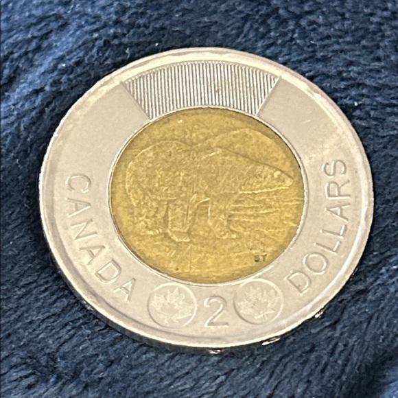 2015 Error inner ring offset Canadian Two-Dollar Coin - Picture 3 of 3